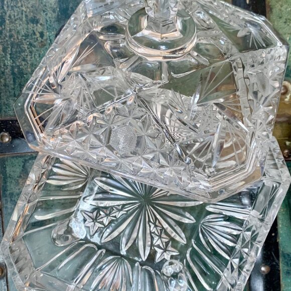 Elegant Crystal-Covered Bowl Dish Perfect for Serving, Storing, and Displaying! - Picture 2 of 8